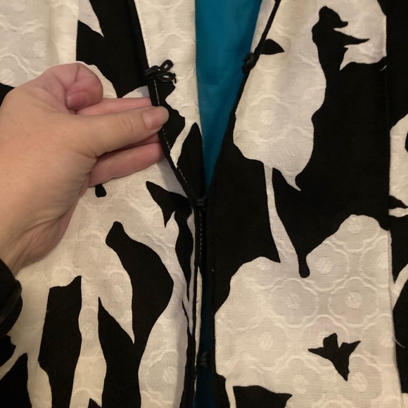 Chicos black and white jacket with hook closure. Turquoise lining - Picture 3 of 11